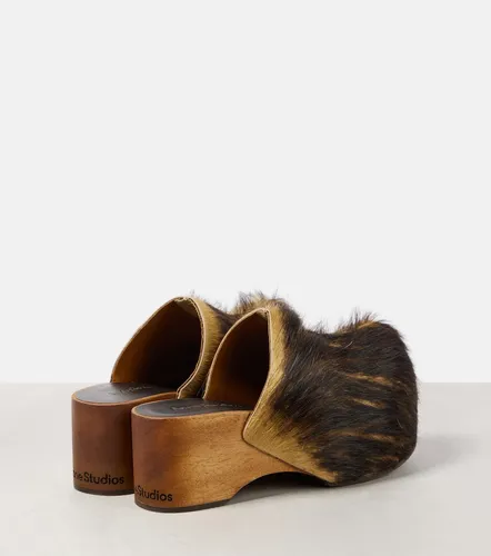Zuecos de pelo de becerro - Acne Studios - Modalova
