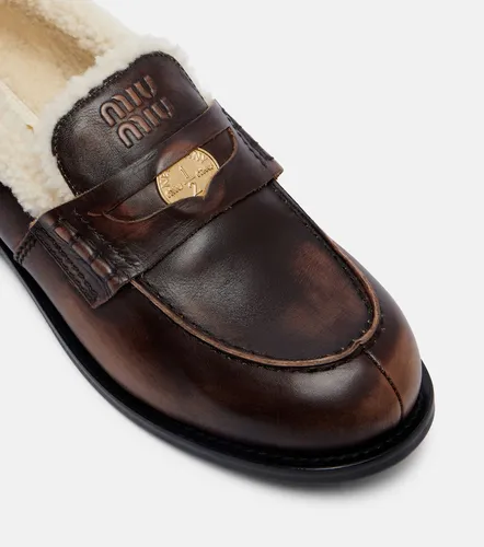 Mocassini in pelle con shearling - Miu Miu - Modalova