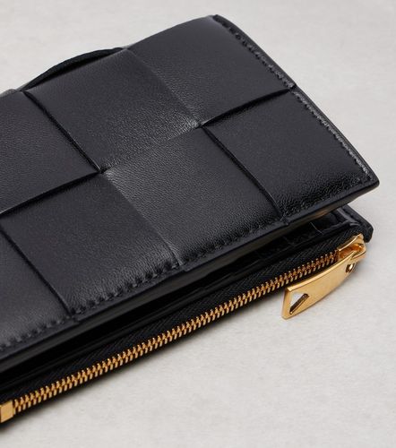 Cassette Medium leather bifold wallet - Bottega Veneta - Modalova