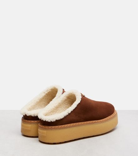 Mules Evolve in suede con shearling - Prada - Modalova