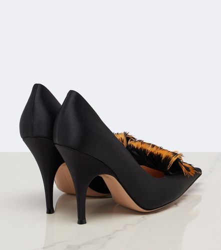 Feather-trimmed satin pumps - Gianvito Rossi - Modalova