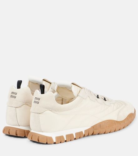 Sneakers Tyre mit Veloursleder - Miu Miu - Modalova