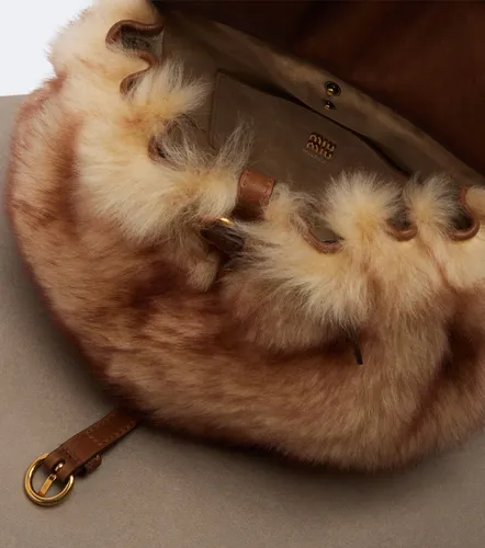 Shopper Rendez-vous in shearling con borchie - Miu Miu - Modalova