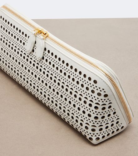 Alaia Delta Small leather clutch - Alaia - Modalova