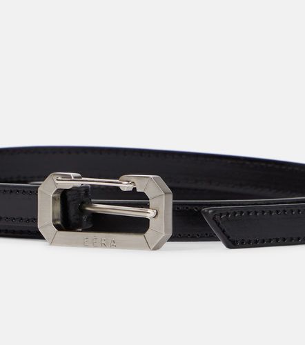 Logo-engraved buckled leather belt - Eera - Modalova