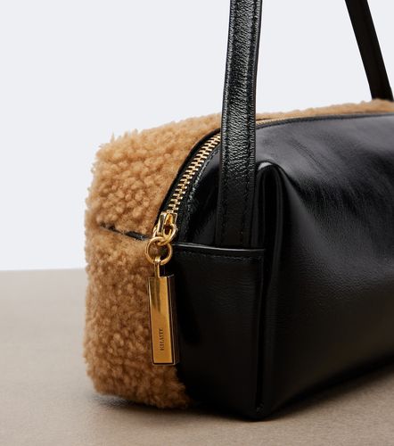 Crossbody Bag Kye Small aus Shearling - Khaite - Modalova