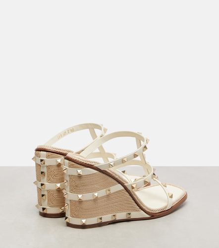 Wedge-Sandalen Rockstud 100 aus Leder - Valentino Garavani - Modalova