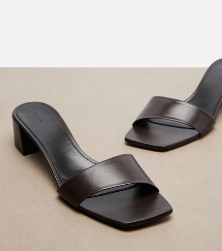 The Row Chocolate leather mules - The Row - Modalova