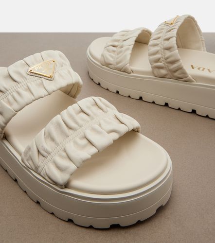 Plateausandalen aus Matelassé-Leder - Prada - Modalova