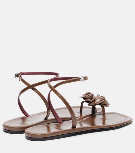 Sandalias de piel con aplique floral - Magda Butrym - Modalova