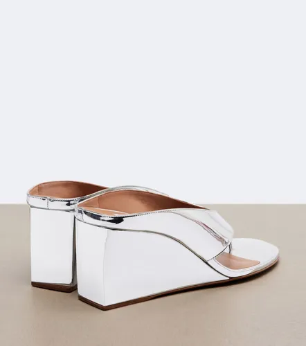 Alaïa Sandalias con cuña Cube de piel metalizada - Alaia - Modalova