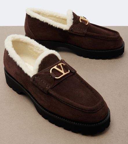 VLogo shearling-trimmed suede platform loafers - Valentino Garavani - Modalova