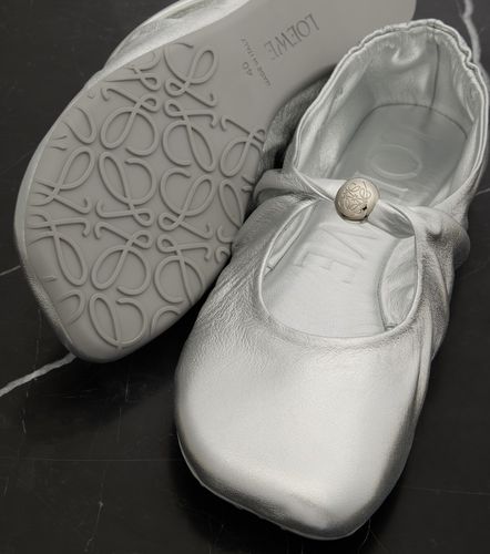 Pebble Soft metallic leather Mary Jane flats - Loewe - Modalova