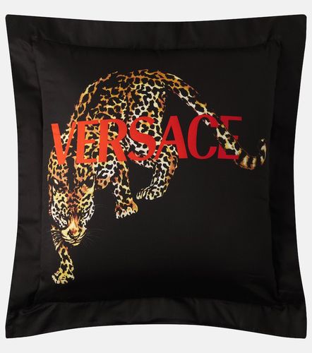 Cuscino in raso di cotone con logo stampato - Versace Home - Modalova