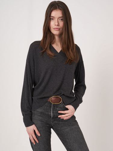 Super fine knit cashmere blend V-neck sweater - REPEAT cashmere - Modalova