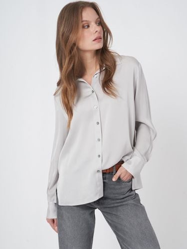 Silk shirt with chest pocket and side slits - REPEAT cashmere - Modalova