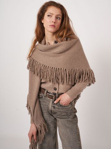 Triangular cashmere scarf with oversized fringes - REPEAT cashmere - Modalova