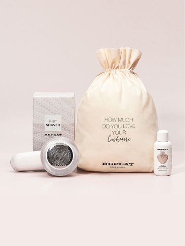 Cashmere care set with a value of £18.00 (Incl. duties/sales tax) Promotional terms apply - REPEAT cashmere - Modalova