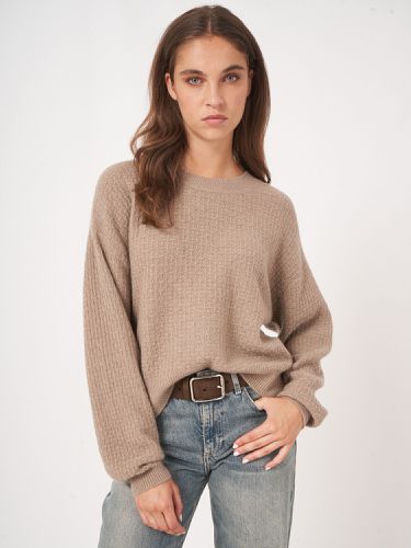 Textured round neck cashmere jumper with wide sleeves - REPEAT cashmere - Modalova