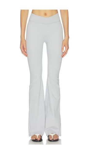 The V Flare Legging in Grey. - size M (also in S, XS) - 437 - Modalova