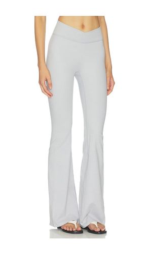 The V Flare Legging in Grey. - size M (also in S) - 437 - Modalova