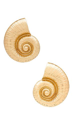 Shell Earring in Metallic - 8 Other Reasons - Modalova