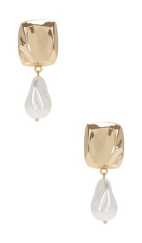 Pearl Drop Earring in Metallic - 8 Other Reasons - Modalova