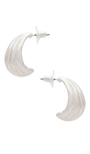 Shell Hoop Earrings in Metallic - 8 Other Reasons - Modalova