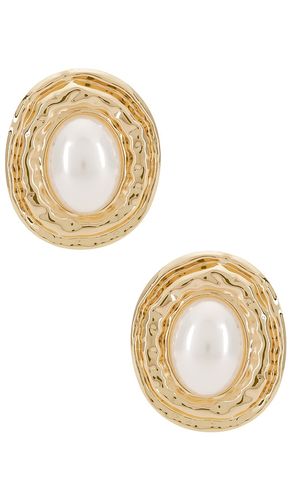 Pearl Stud Earrings in Metallic - 8 Other Reasons - Modalova