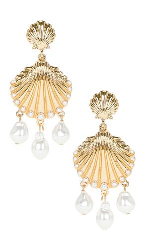 Pearl Shell Earrings in Metallic - 8 Other Reasons - Modalova