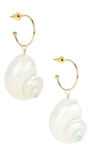 Shell Earrings in Metallic - 8 Other Reasons - Modalova