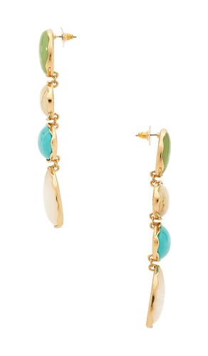 X REVOLVE Claire Drop Stud in Metallic Gold - 8 Other Reasons - Modalova