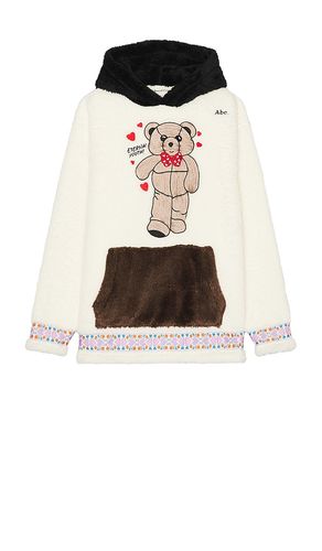 Bear Patch Boa Fleece Pullover Hoodie in . Taglia S. Also in XL/1X - Advisory Board Crystals - Modalova