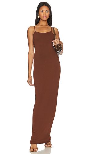X revolve essential ashlyn maxi dress in color tan size 1X in - Tan. Size 1X (also in XL) - AFRM - Modalova