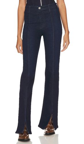 X Emrata Anisten Flare Jean in Blue. - size 23 (also in 28, 33) - AG Jeans - Modalova