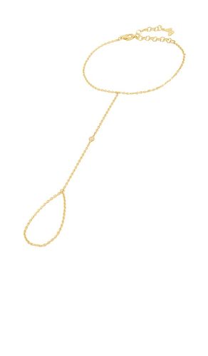 Single Bezel Chain Hand Chain in Metallic - By Adina Eden - Modalova