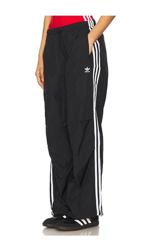 Stripe Parachute Pant in . - size L (also in M) - adidas Originals - Modalova