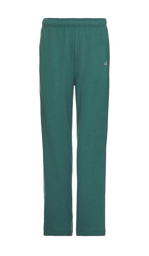 Accolade Straight Leg Sweatpant in Green. - size L (also in M, S) - alo - Modalova