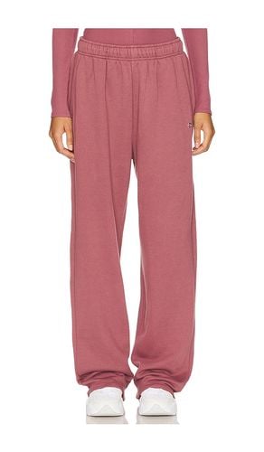 Accolade Straight Leg Sweatpant in Mauve. - size M (also in S) - alo - Modalova