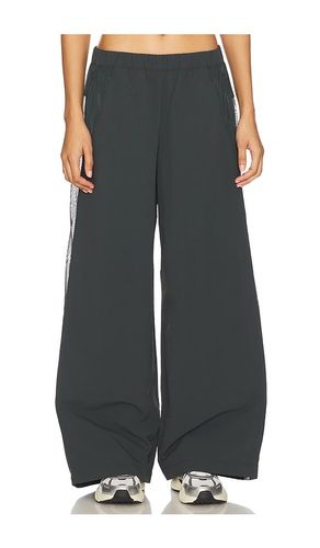 High-waist Origin Wide Leg Track Pant in Green. - size M (also in S, XS) - alo - Modalova