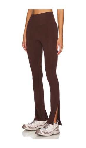 Barre Flare Legging in Chocolate. - size L (also in M, S) - ALALA - Modalova