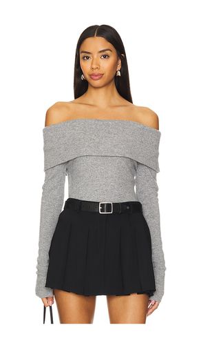 Coretta Off Shoulder Pullover in Grey. - size L (also in M, S, XL, XS) - Alice + Olivia - Modalova