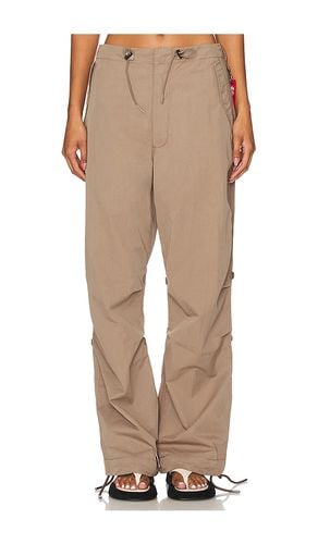 Parachute Pant in Brown. - size L (also in M, S, XL/1X, XXL/2X) - ALPHA INDUSTRIES - Modalova