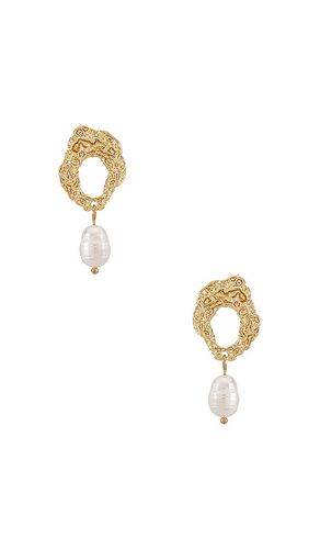 Pendiente pearl drop en color oro metálico talla all en - Metallic Gold. Talla all - Amber Sceats - Modalova