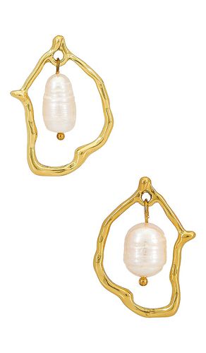 Pendiente pearl dangle en color oro metálico talla all en - Metallic Gold. Talla all - Amber Sceats - Modalova
