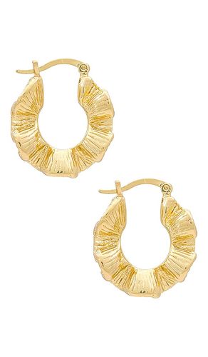 X REVOLVE Wave Hoops in - Amber Sceats - Modalova