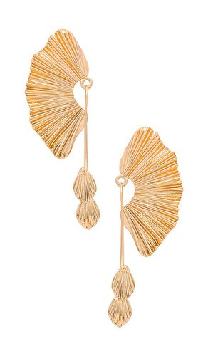 X revolve fan drop earrings in color metallic size all in - Metallic . Size all - Amber Sceats - Modalova