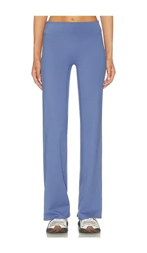 Low Rise Yoga Pant in Blue. - size L (also in M, S, XL, XS) - Adanola - Modalova