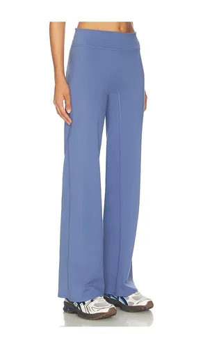 Low Rise Yoga Pant in Blue. - size L (also in M, S, XL, XS) - Adanola - Modalova