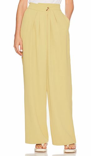 Boyfriend Pants in Lemon. - size M (also in S, XS) - ASTR the Label - Modalova